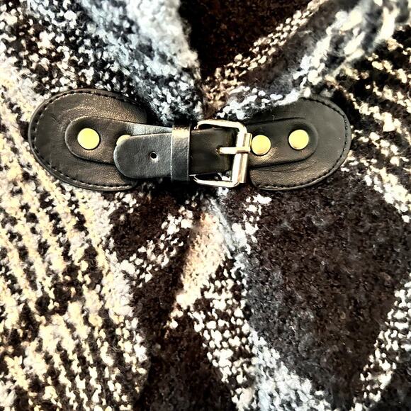 APT. 9 NWT Black/Grey Poncho Sweater One Size‎ - Picture 3 of 6